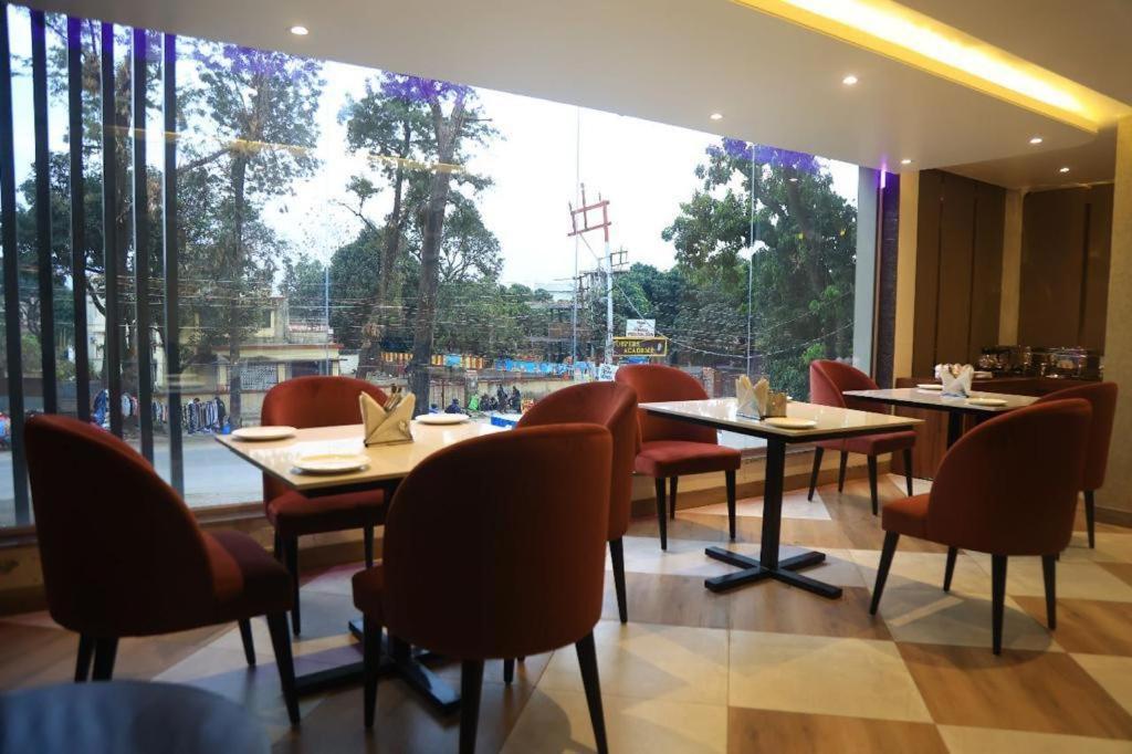 Sapphire Sky Hotel Dehradun Exterior foto